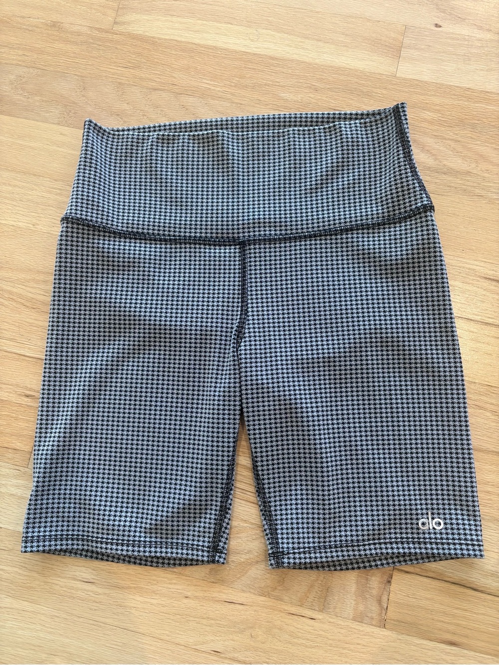 Alo Yoga High-Waist Micro Houndstooth Bike Shorts